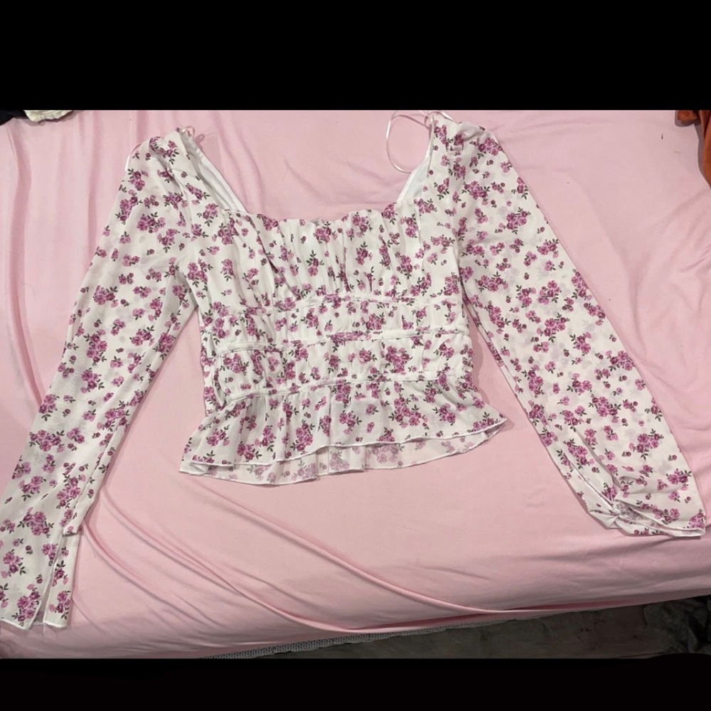 Brand kirious Los Angeles, white long sleeve with pink flowers